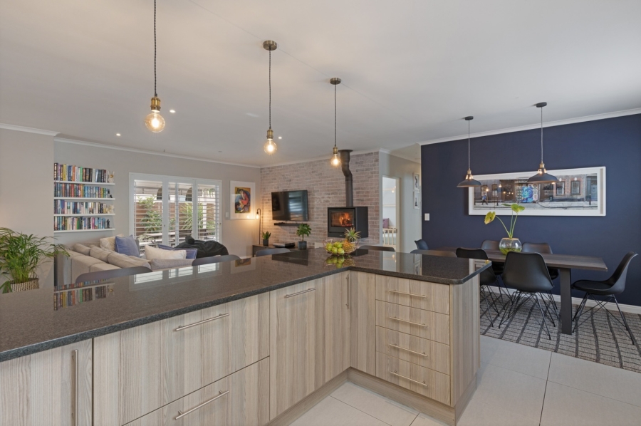 4 Bedroom Property for Sale in Sunningdale Western Cape